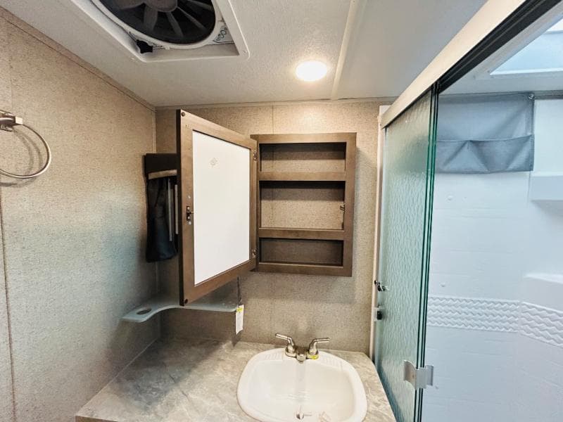 2021 Forest River 2021 Forest River Rockwood Ultra Lite - thumbnail 31