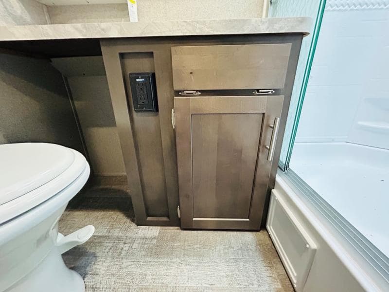 2021 Forest River 2021 Forest River Rockwood Ultra Lite - thumbnail 32