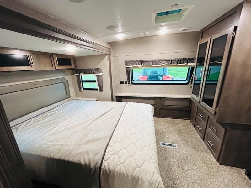 2021 Forest River 2021 Forest River Rockwood Ultra Lite - thumbnail 39