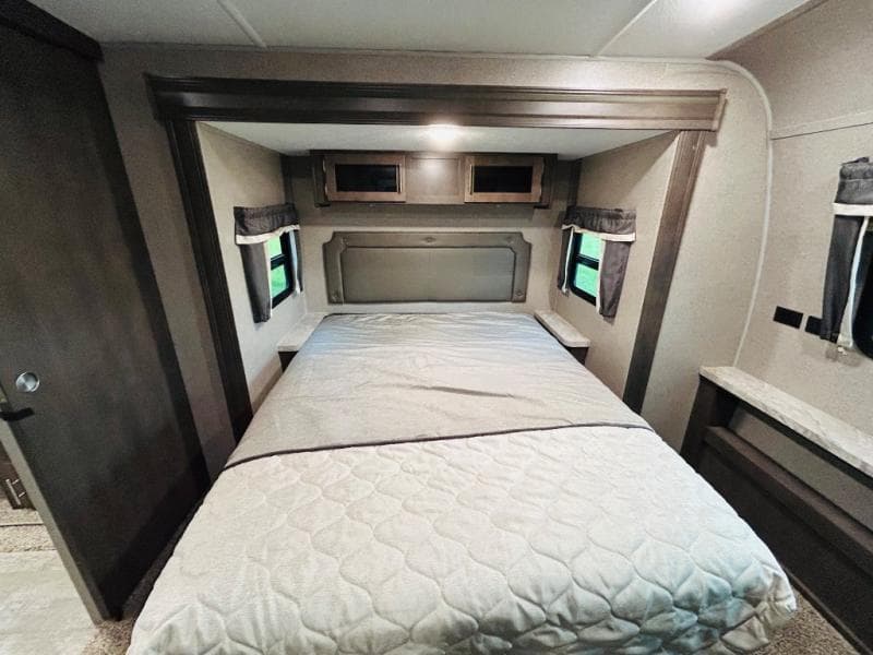 2021 Forest River 2021 Forest River Rockwood Ultra Lite - thumbnail 40