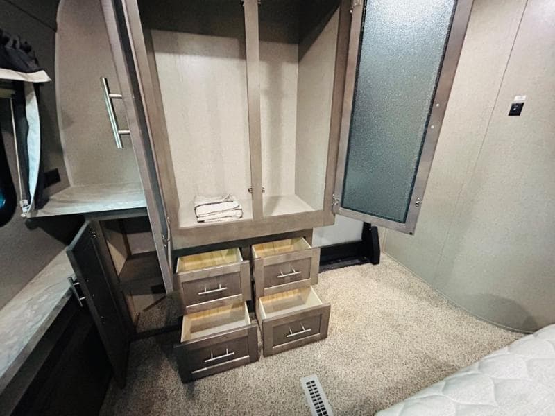 2021 Forest River 2021 Forest River Rockwood Ultra Lite - thumbnail 45