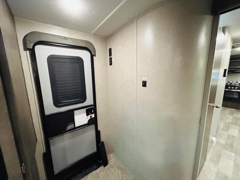 2021 Forest River 2021 Forest River Rockwood Ultra Lite - thumbnail 46