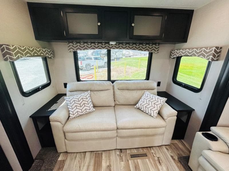2020 Venture RV 2020 Venture RV SportTrek Touring Edition - thumbnail 23