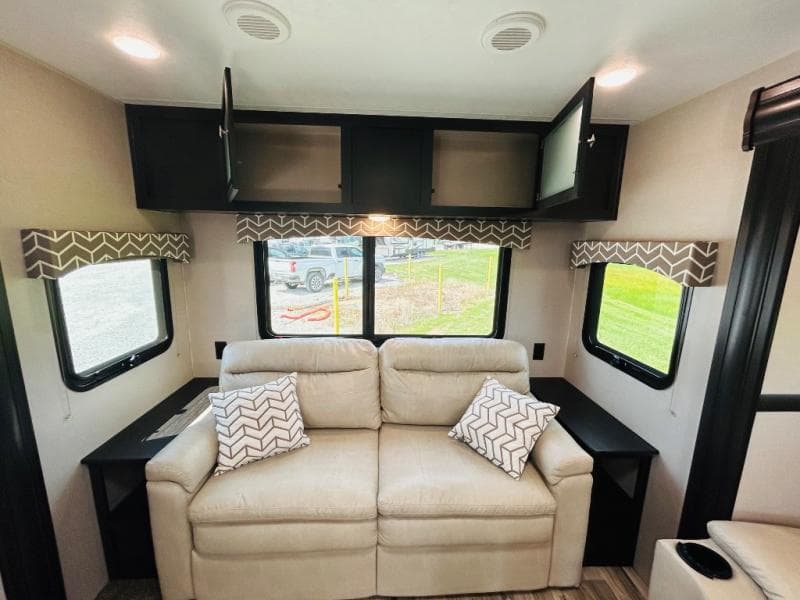 2020 Venture RV 2020 Venture RV SportTrek Touring Edition - thumbnail 24