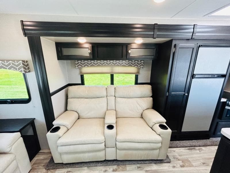 2020 Venture RV 2020 Venture RV SportTrek Touring Edition - thumbnail 25