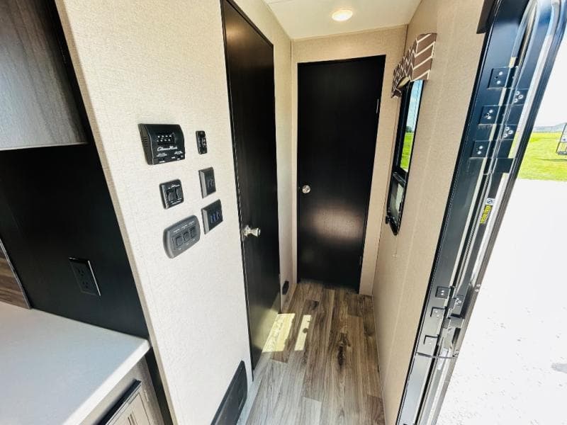 2020 Venture RV 2020 Venture RV SportTrek Touring Edition - thumbnail 38