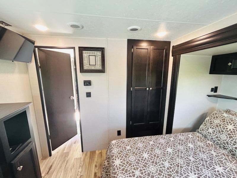 2020 Venture RV 2020 Venture RV SportTrek Touring Edition - thumbnail 51