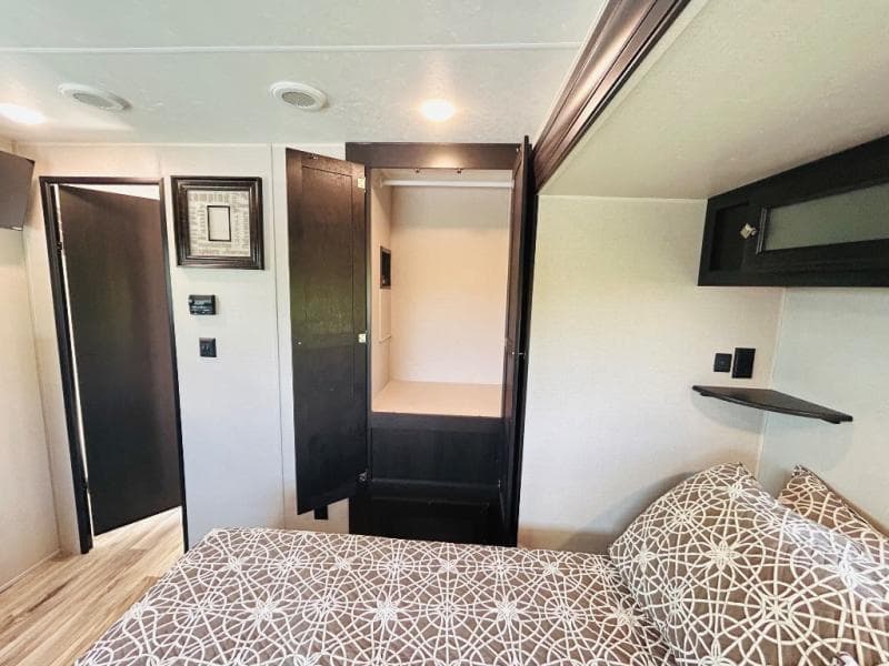 2020 Venture RV 2020 Venture RV SportTrek Touring Edition - thumbnail 52