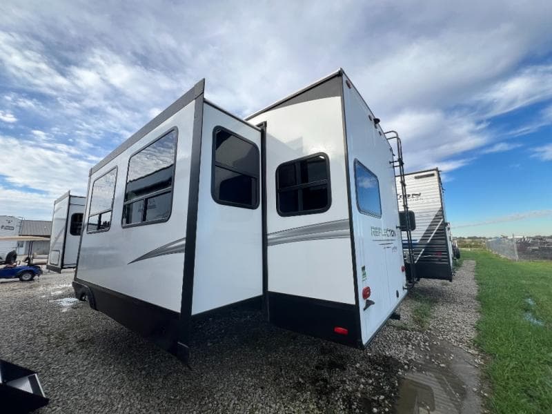 2025 Grand Design 2025 Grand Design Reflection - thumbnail 6