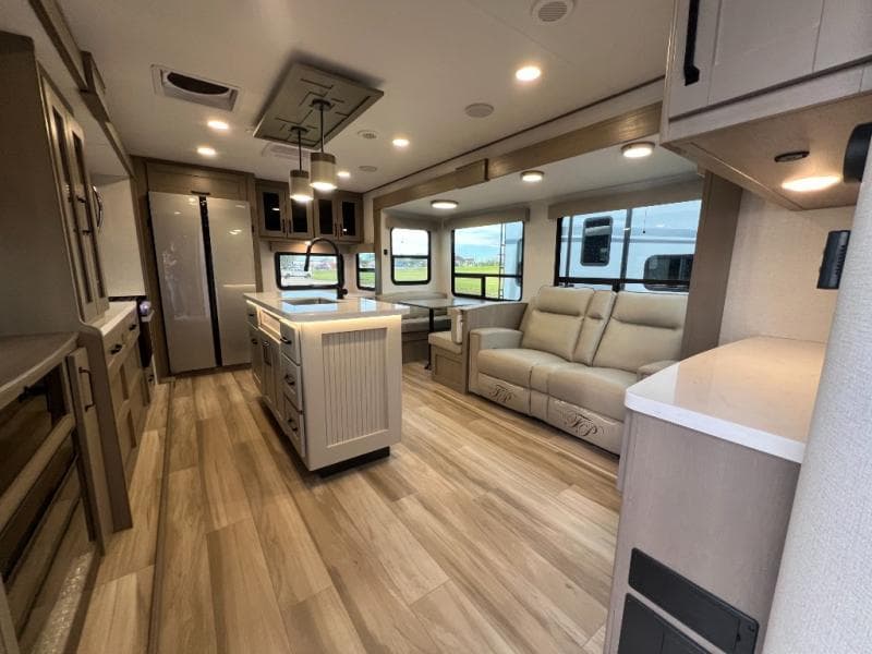 2025 Grand Design 2025 Grand Design Reflection - thumbnail 15