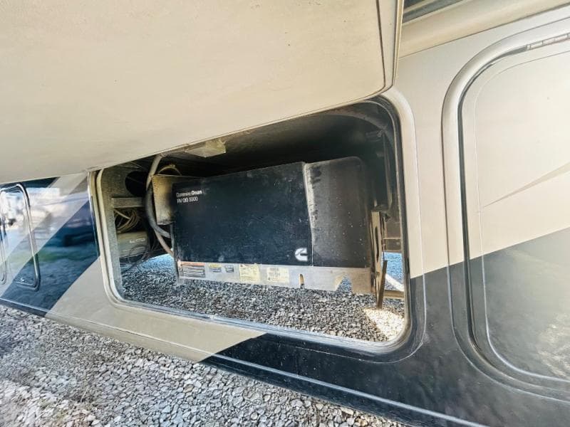 2011 Thor Motor Coach 2011 Thor Motor Coach Hurricane - thumbnail 5