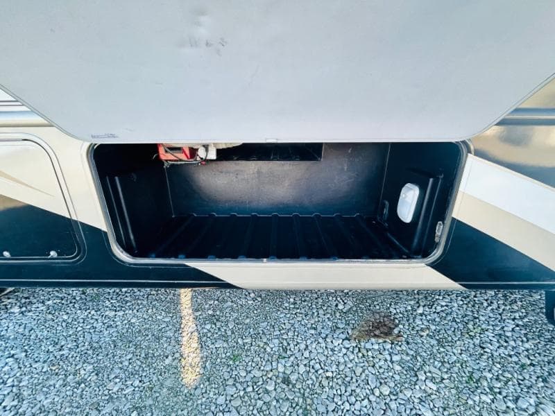 2011 Thor Motor Coach 2011 Thor Motor Coach Hurricane - thumbnail 9