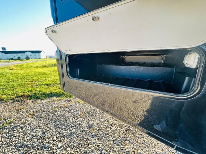 2011 Thor Motor Coach 2011 Thor Motor Coach Hurricane - thumbnail 10