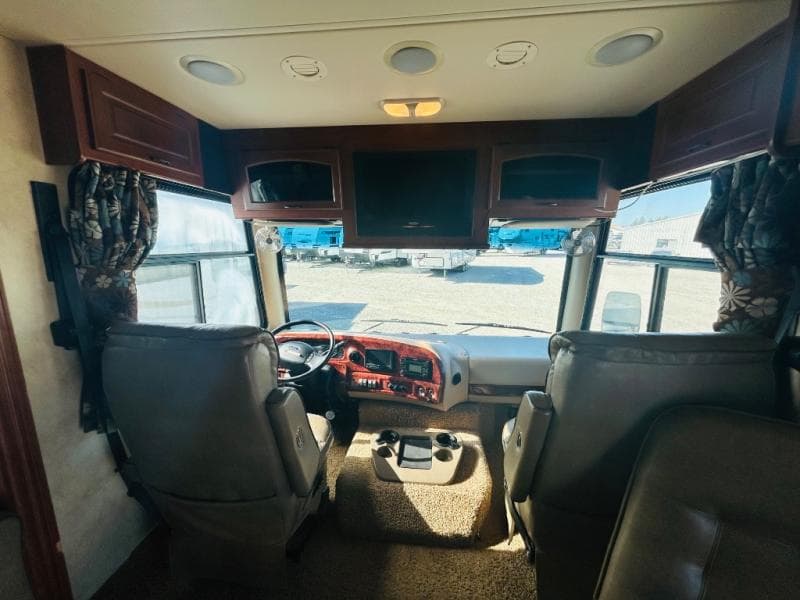 2011 Thor Motor Coach 2011 Thor Motor Coach Hurricane - thumbnail 13
