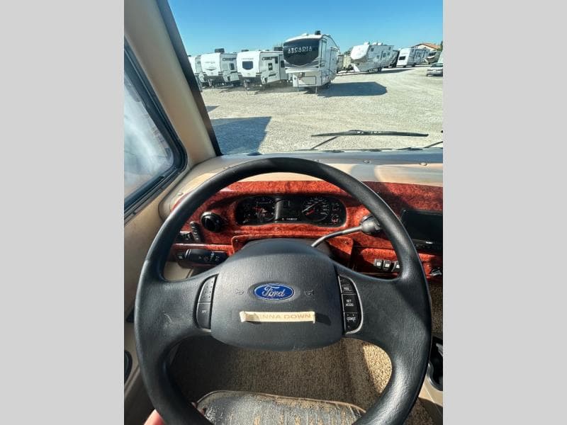 2011 Thor Motor Coach 2011 Thor Motor Coach Hurricane - thumbnail 14