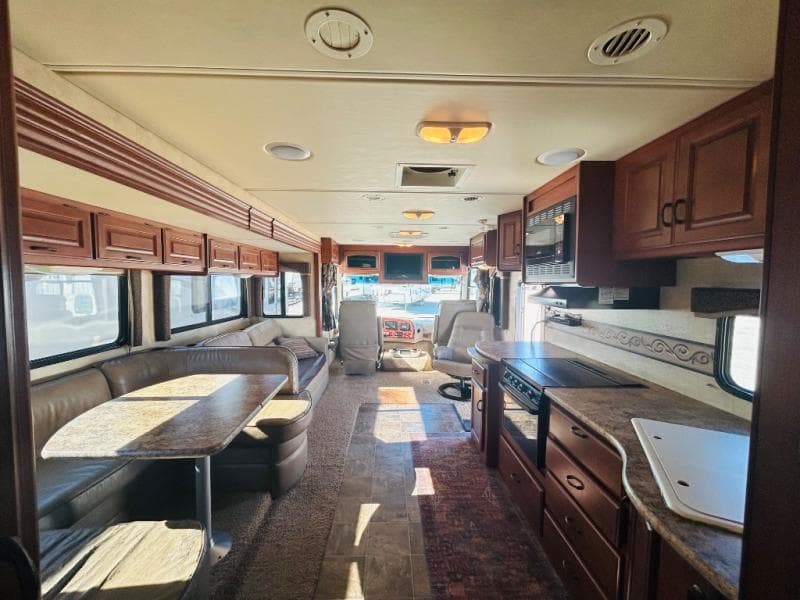 2011 Thor Motor Coach 2011 Thor Motor Coach Hurricane - thumbnail 24