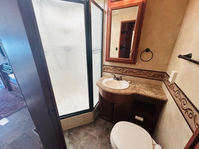 2011 Thor Motor Coach 2011 Thor Motor Coach Hurricane - thumbnail 29