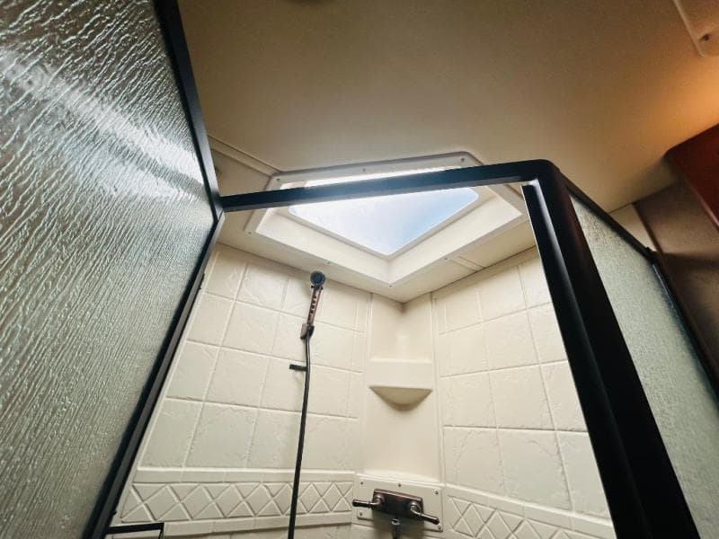 2011 Thor Motor Coach 2011 Thor Motor Coach Hurricane - thumbnail 30