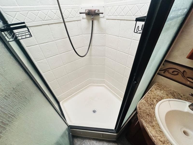 2011 Thor Motor Coach 2011 Thor Motor Coach Hurricane - thumbnail 31