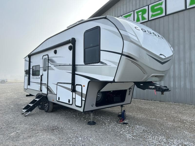 2024 Keystone 2024 Keystone Cougar - thumbnail 3