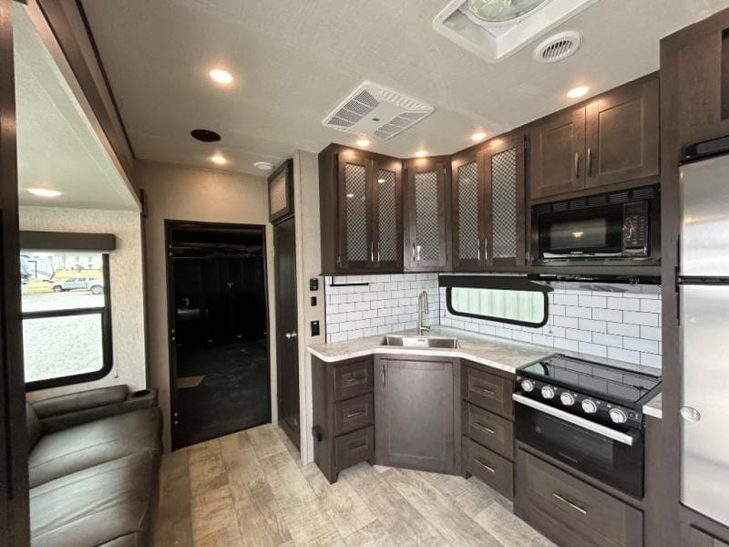 2022 Grand Design 2022 Grand Design Momentum G-Class - thumbnail 13