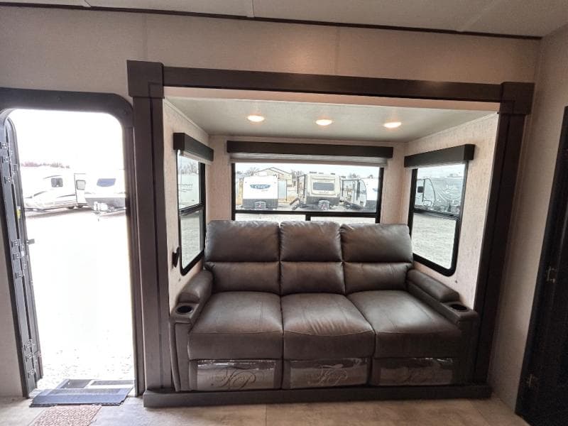 2022 Grand Design 2022 Grand Design Momentum G-Class - thumbnail 30