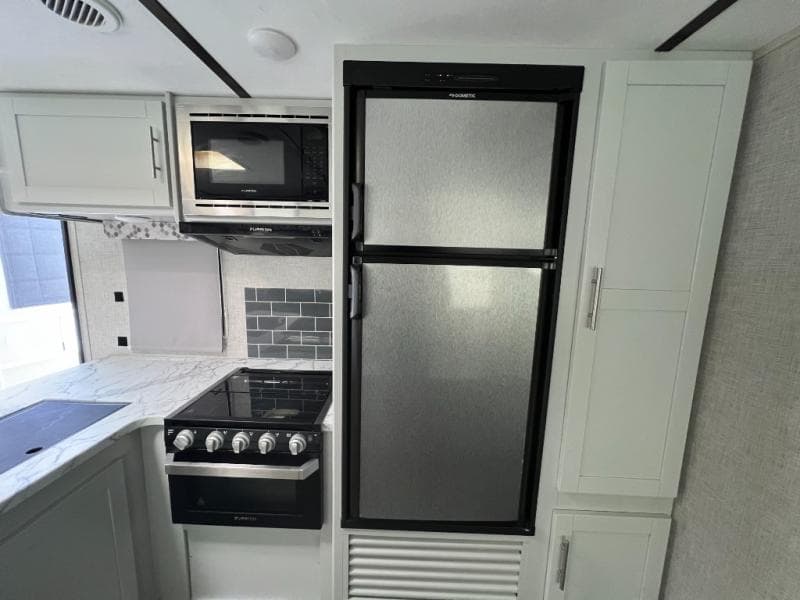 2020 Keystone RV 2020 Keystone RV Bullet Ultra Lite Series - thumbnail 25