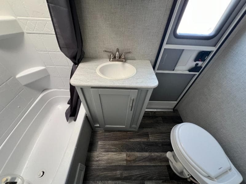 2020 Keystone RV 2020 Keystone RV Bullet Ultra Lite Series - thumbnail 32