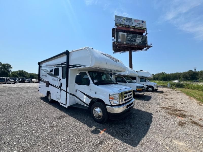 2025 Coachmen 2025 Coachmen Leprechaun - thumbnail 3