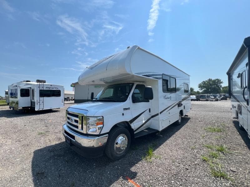 2025 Coachmen 2025 Coachmen Leprechaun - thumbnail 5