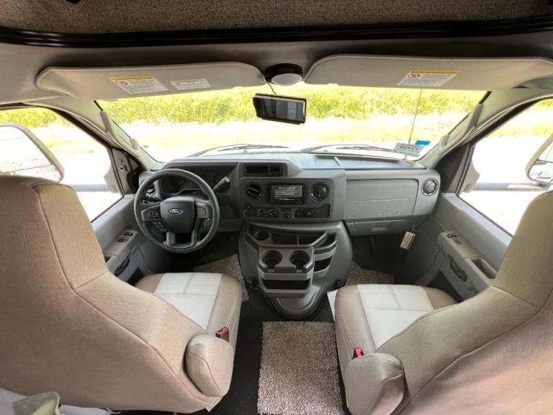 2025 Coachmen 2025 Coachmen Leprechaun - thumbnail 14