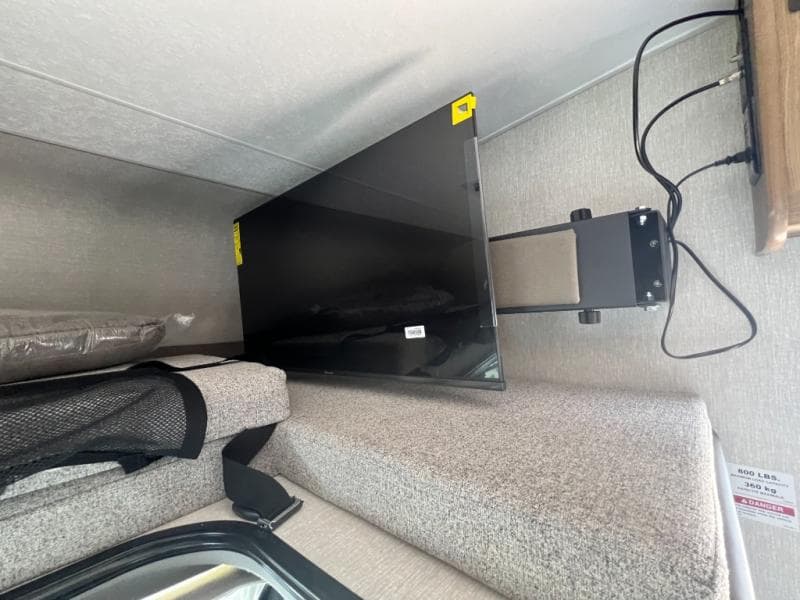 2025 Coachmen 2025 Coachmen Leprechaun - thumbnail 17