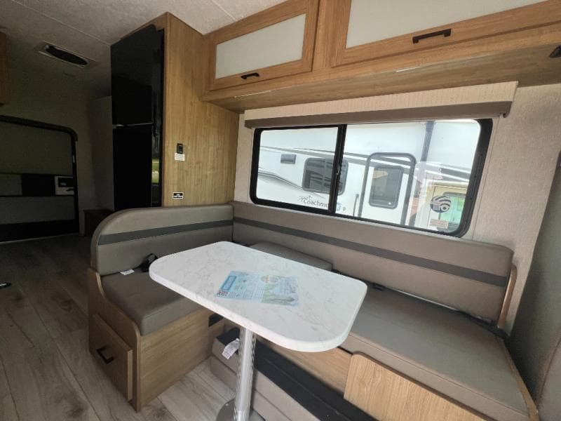 2025 Coachmen 2025 Coachmen Leprechaun - thumbnail 19