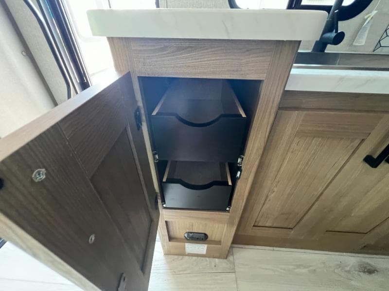 2025 Coachmen 2025 Coachmen Leprechaun - thumbnail 22