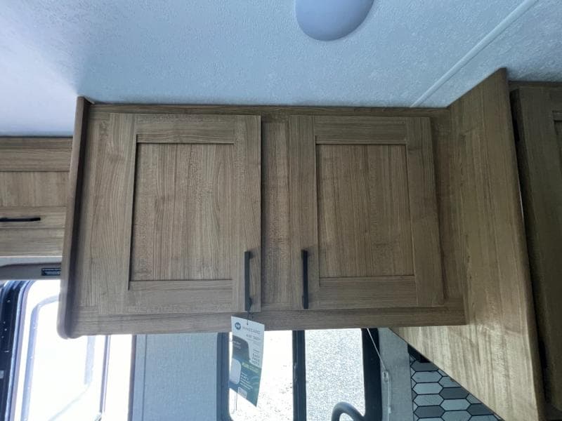 2025 Coachmen 2025 Coachmen Leprechaun - thumbnail 25