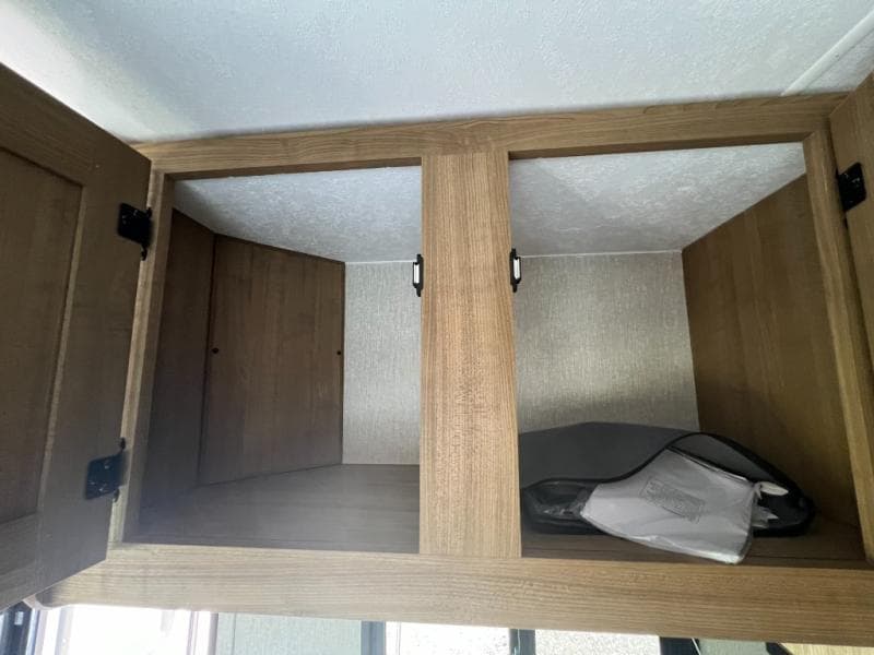 2025 Coachmen 2025 Coachmen Leprechaun - thumbnail 26