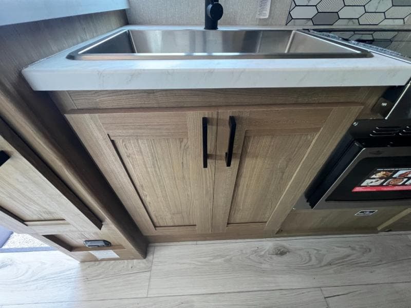 2025 Coachmen 2025 Coachmen Leprechaun - thumbnail 27