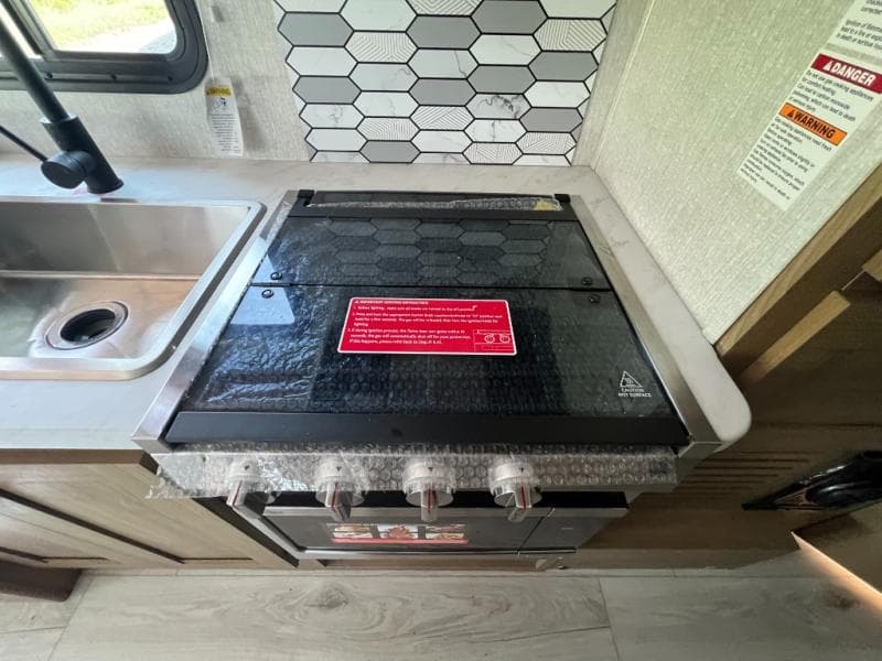 2025 Coachmen 2025 Coachmen Leprechaun - thumbnail 29