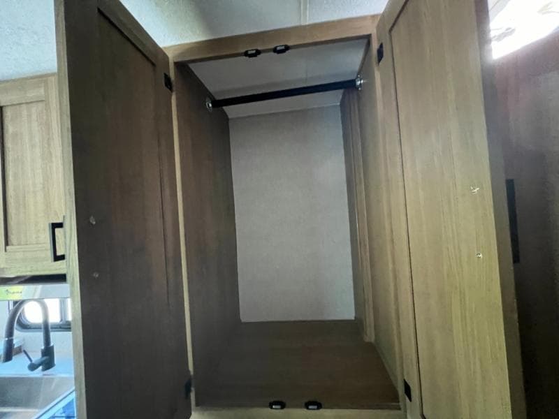 2025 Coachmen 2025 Coachmen Leprechaun - thumbnail 36