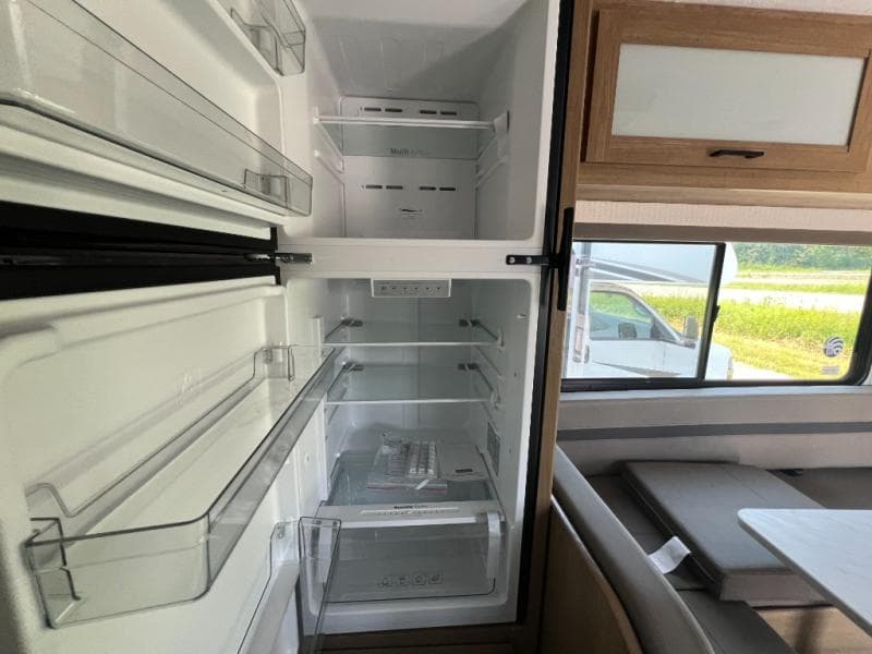 2025 Coachmen 2025 Coachmen Leprechaun - thumbnail 45