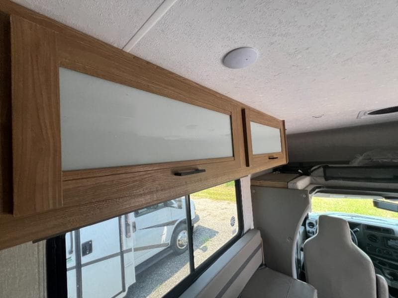 2025 Coachmen 2025 Coachmen Leprechaun - thumbnail 46