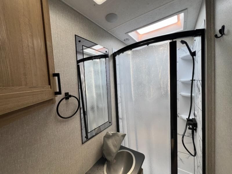 2025 Coachmen 2025 Coachmen Leprechaun - thumbnail 47