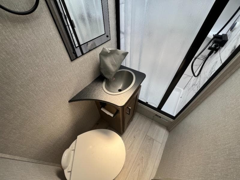 2025 Coachmen 2025 Coachmen Leprechaun - thumbnail 48