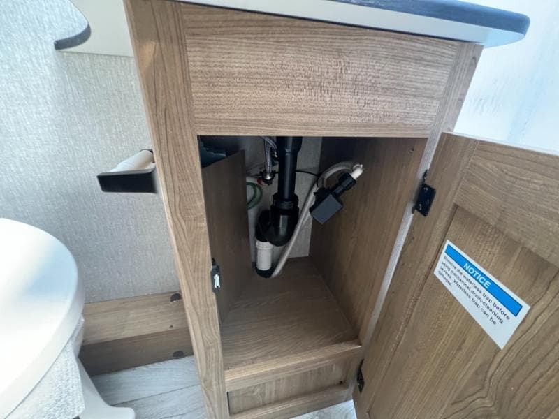 2025 Coachmen 2025 Coachmen Leprechaun - thumbnail 54