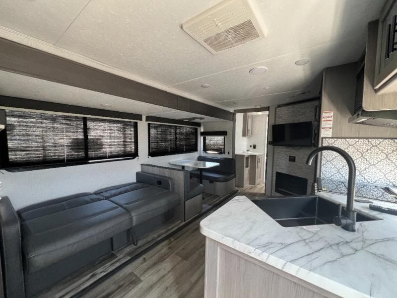 2022 Dutchmen 2022 Dutchmen Coleman Light - thumbnail 3