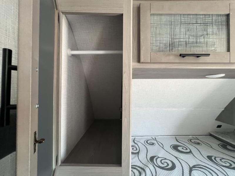 2022 Dutchmen 2022 Dutchmen Coleman Light - thumbnail 32