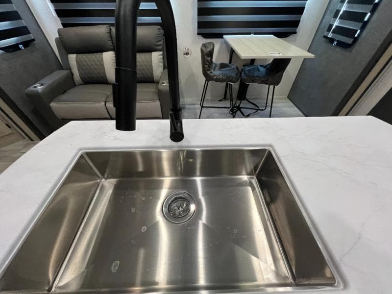 2025 Forest River 2025 Forest River Wildcat - thumbnail 18