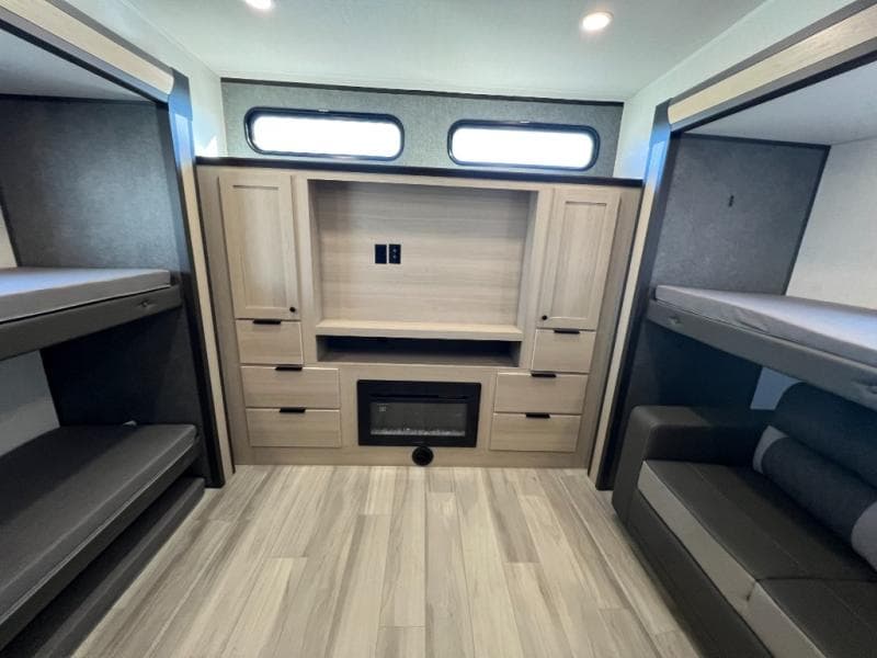 2025 Forest River 2025 Forest River Wildcat - thumbnail 37