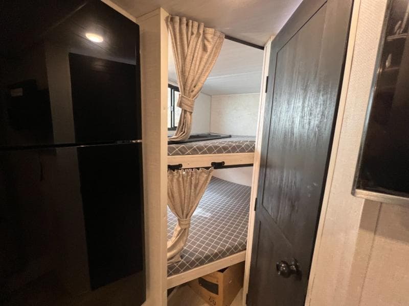 2025 Forest River 2025 Forest River Surveyor Legend - thumbnail 25