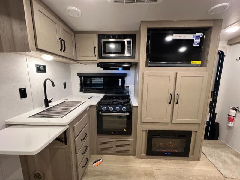 2025 Forest River 2025 Forest River Rockwood Mini Lite - thumbnail 15